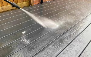 popwer-clean-your-composite-decking-patio-1